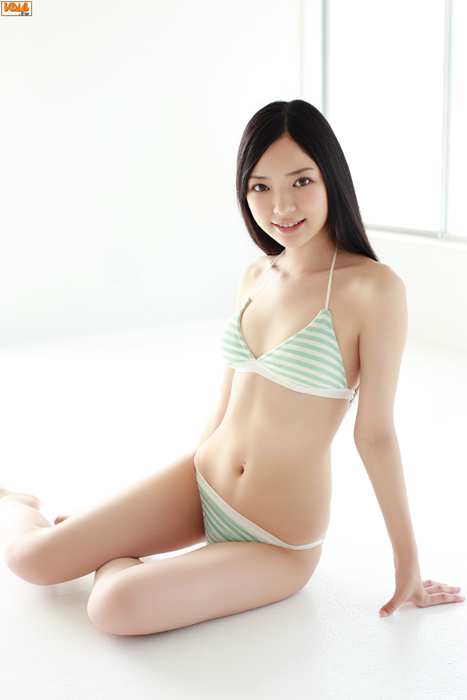 Bomb.TV写真ID0344 2011.10 NEW GRAVURE GENERATION (広瀬玲奈 伊藤優衣 安藤遥)