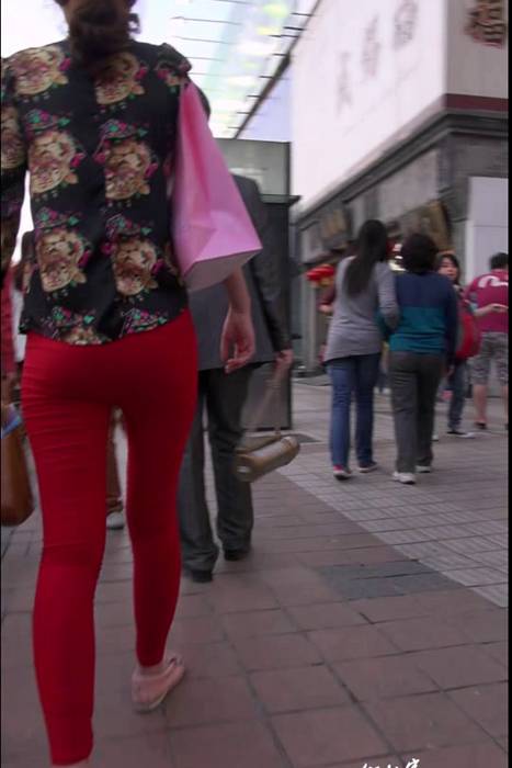[街拍客视频]jx0676 红色紧身裤气质美少妇，身材
